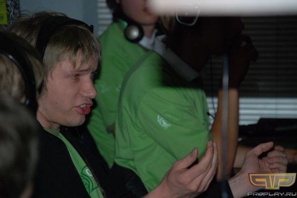 �� ��� �� �?*:%�?